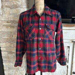 Vintage Pendleton 100% wool long sleeve button down red blue green plaid flannel